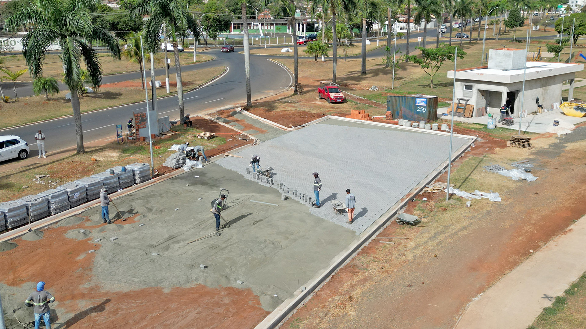 ​Estacionamento do Campo do TG começa a receber novo piso intertravado