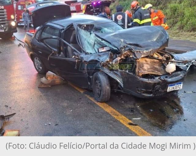 ​Colisão grave entre dois veiculos interdita a pista.